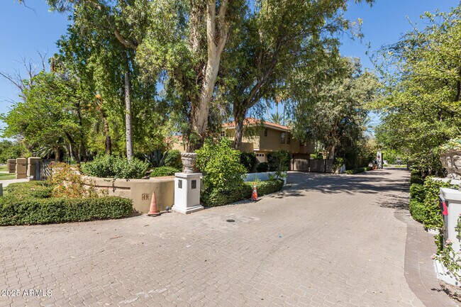 Building Photo - 49 Biltmore Estates Dr