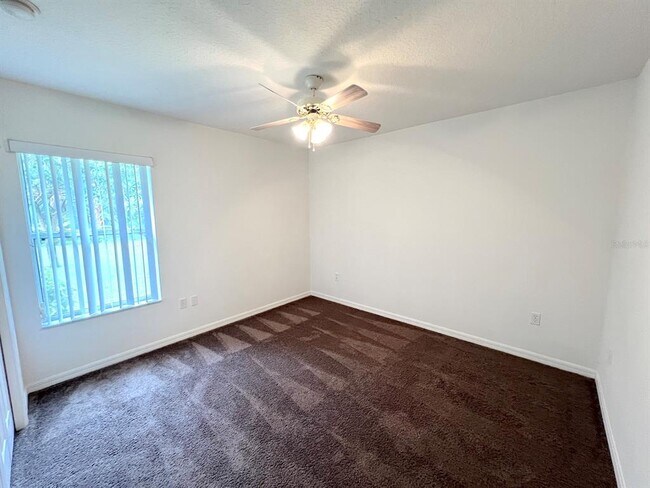 Building Photo - 106 Point of Woods Dr