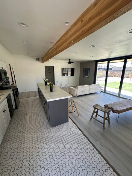 Building Photo - 2210 Santa Clara Dr
