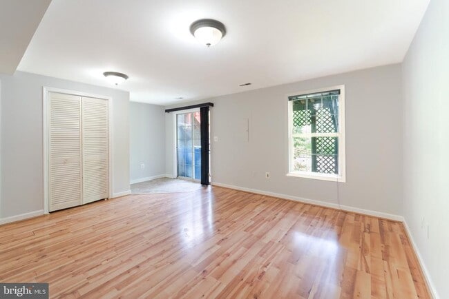 Building Photo - 413 Lakeview Ct