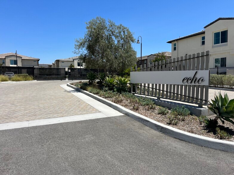 Building Photo - 54 Harmony Dr