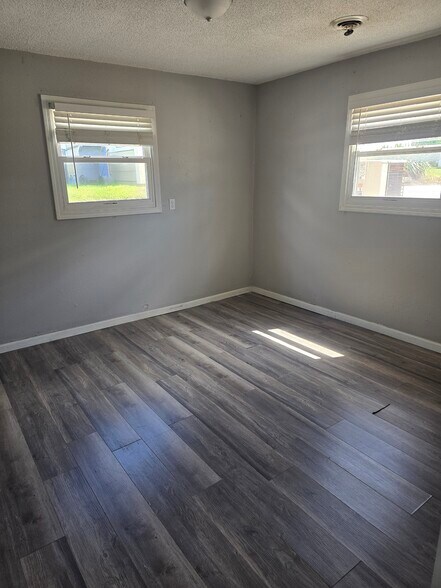 Building Photo - 314 Stratford Dr