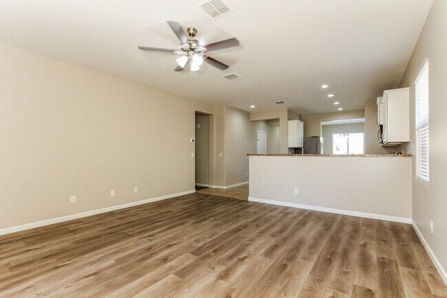 Building Photo - 7024 S 78th Dr