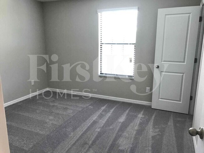 Building Photo - 9652 Sage Creek Dr