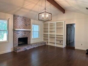 Building Photo - 3 Bedroom 2 Bath 2 Car Garage in Arlington - Excellent Location