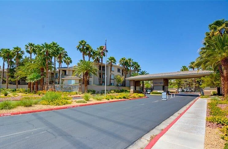 Building Photo - 7127 S Durango Dr
