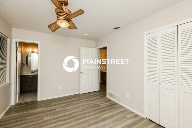 Building Photo - 3 Bedroom Pet-Friendly Home in Irving, TX with Main Street Renewal