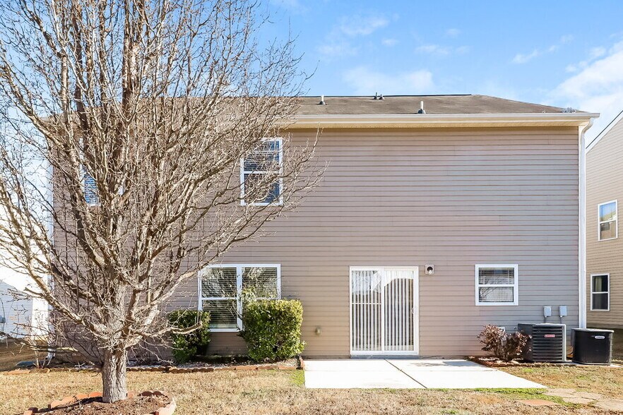 Building Photo - 941 Silverberry St