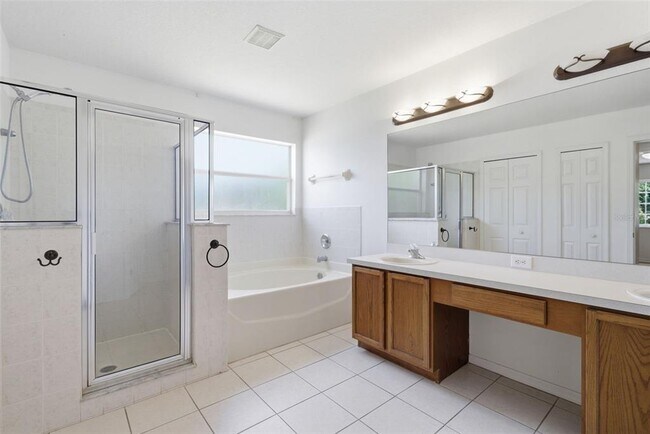 Building Photo - 2631 Queen Alberta Dr