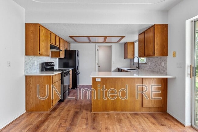 Building Photo - 10305 E Oak Creek Valley Dr