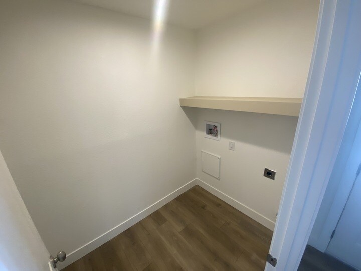 Building Photo - 2060 N Center St