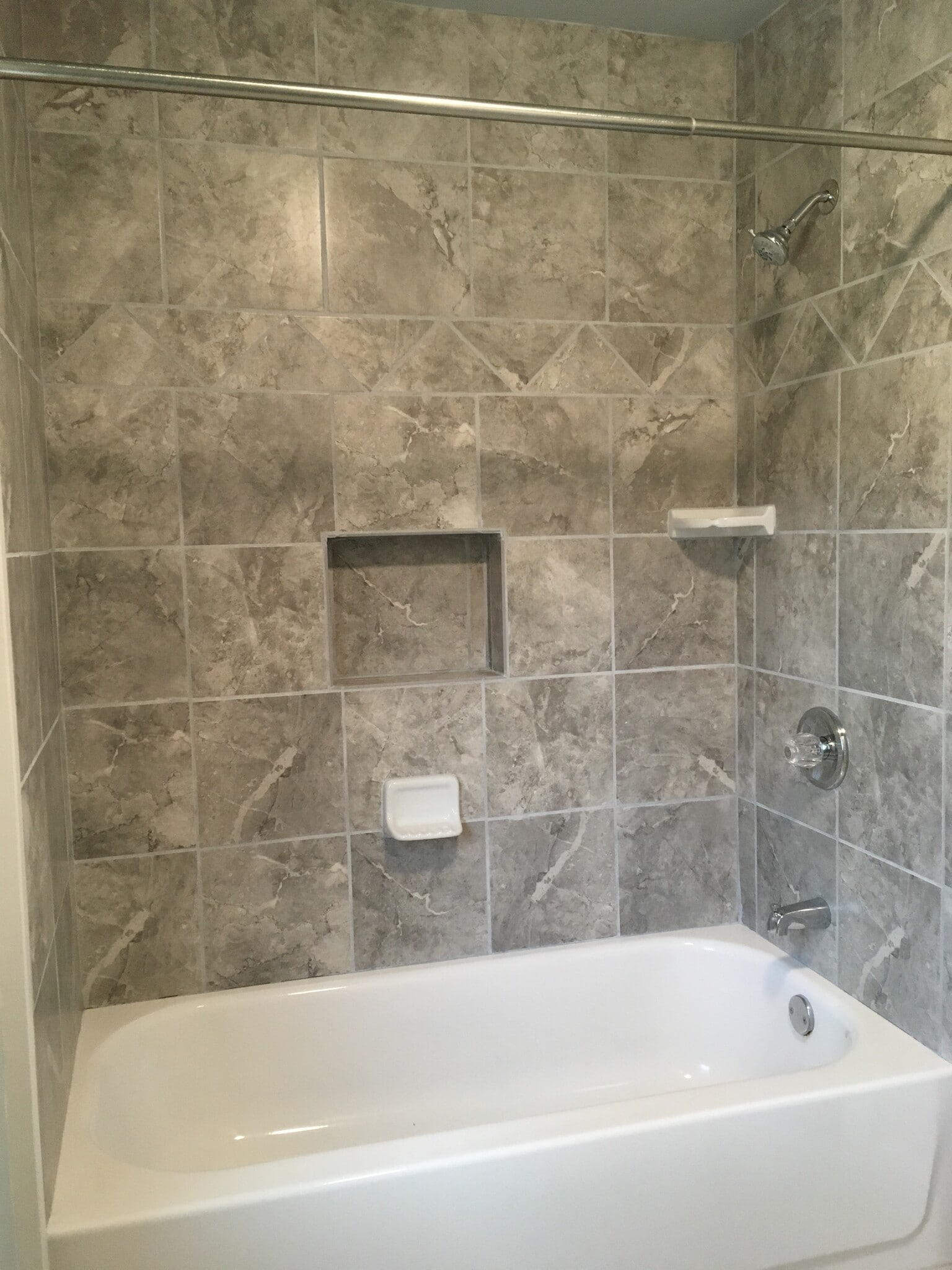 tiled bath - 2071 Tulpehocken Rd
