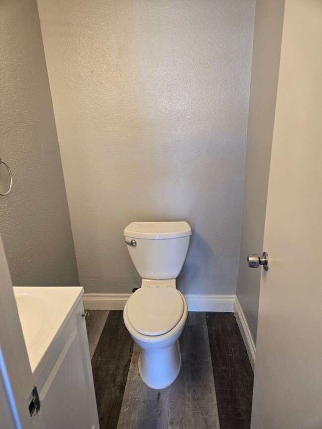 Building Photo - Fantastic and spacious 2 beds, 1.5 bath townhome in Phoenix