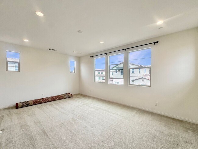 Building Photo - Beautiful 3B/2.5BA Townhome in 4S Ranch!