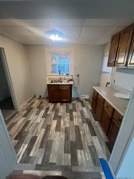 Kitchen - 911 17th Ave