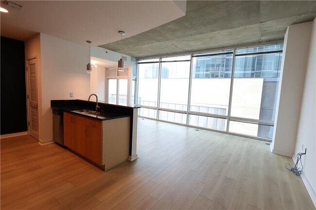 Building Photo - 923 Peachtree St NE