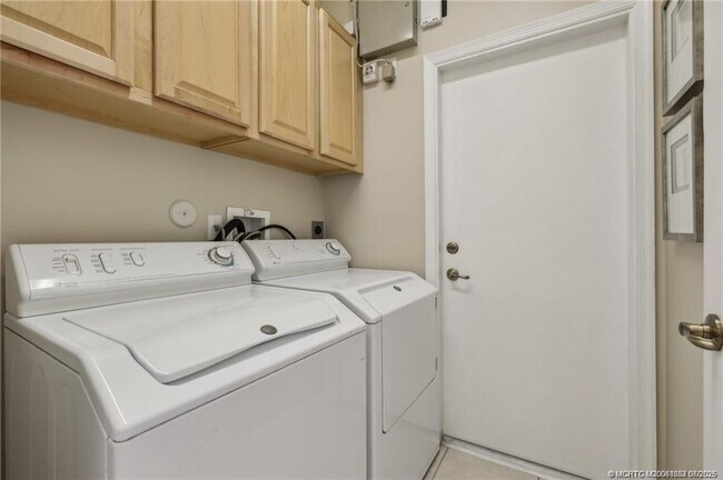 Building Photo - 3796 NW Deer Oak Dr
