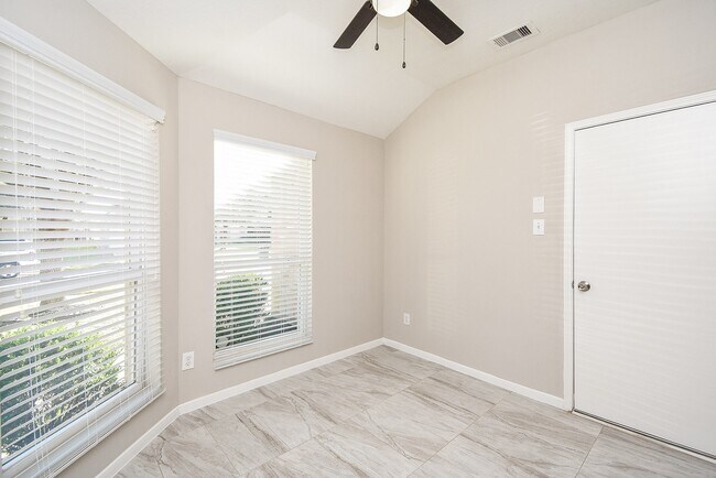 Building Photo - 5011 Ivy Fair Way