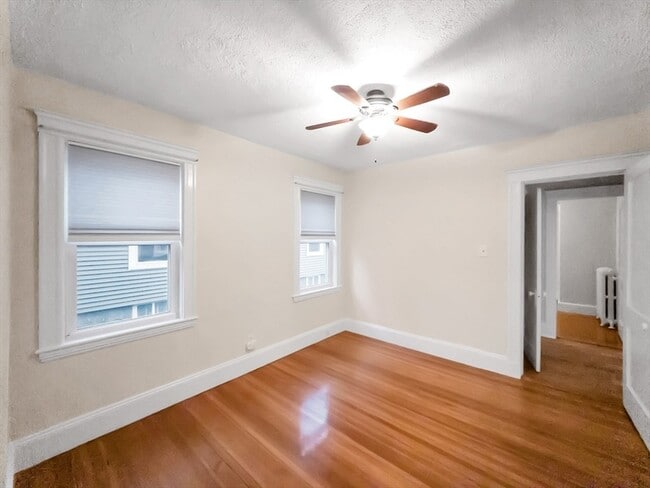 Building Photo - 21 Bradwood St