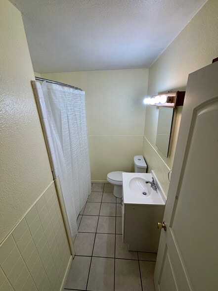 Building Photo - 17415 Sidney rd