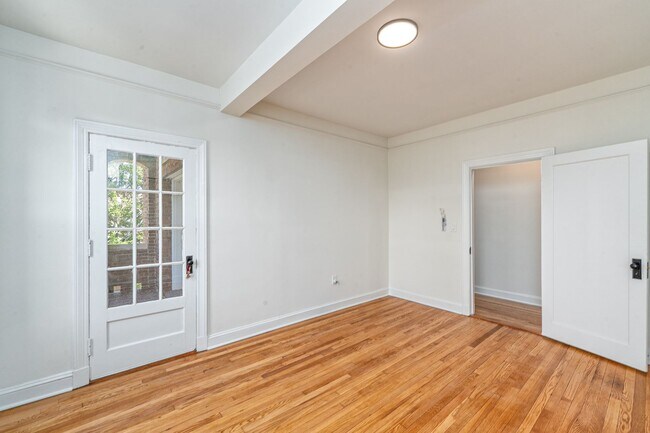 Building Photo - 2-Bedroom plus Office/Den, 1-Bathroom Apartment with Porch near JHU