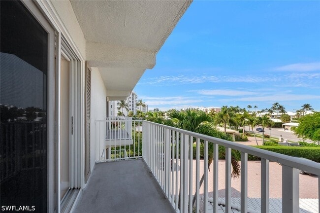 Building Photo - 2800 Gulf Shore Blvd N