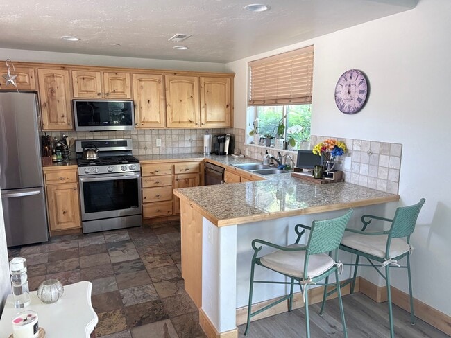 Building Photo - 6078 N Fox Pointe Cir