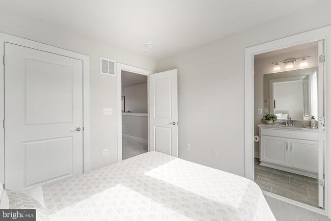 Building Photo - 12742 Verdant Wy