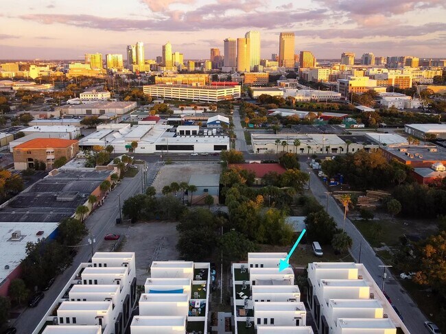 Building Photo - 1332 W Gray St