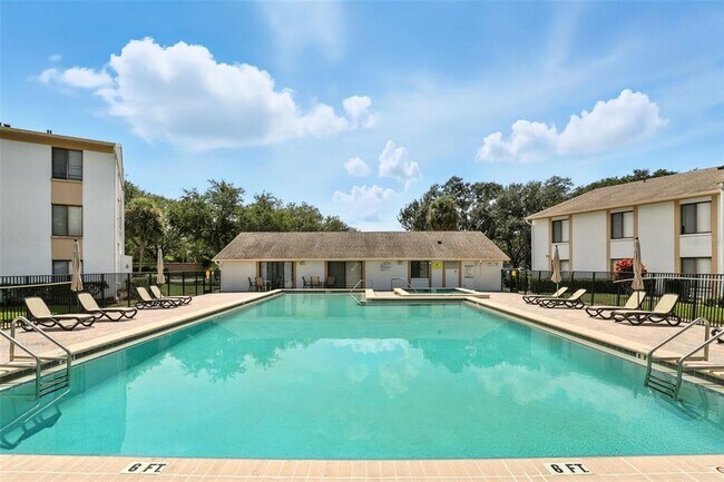 Building Photo - 8201 Sun Spring Cir