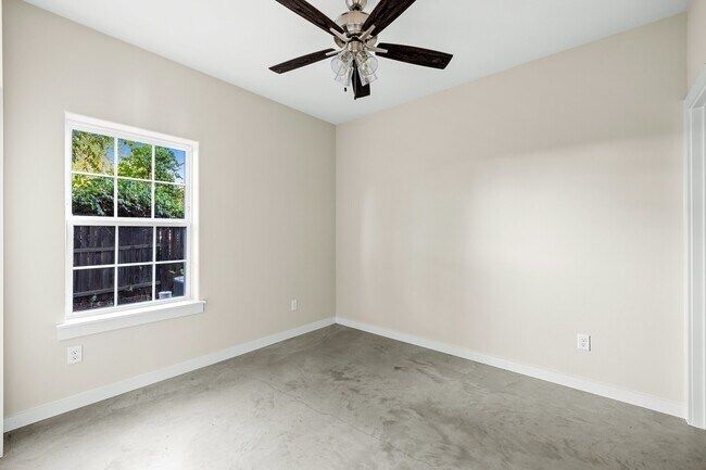 Building Photo - 2290 W Tarleton St