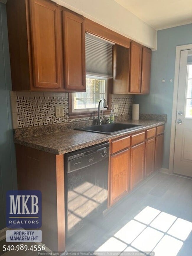 Building Photo - 4 Bedroom 2 Bath in Monterey Neighborhood