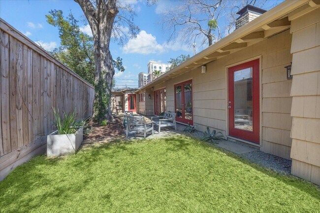 Building Photo - 1802 Lexington St