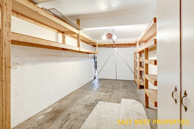 Building Photo - 21 Lobelia