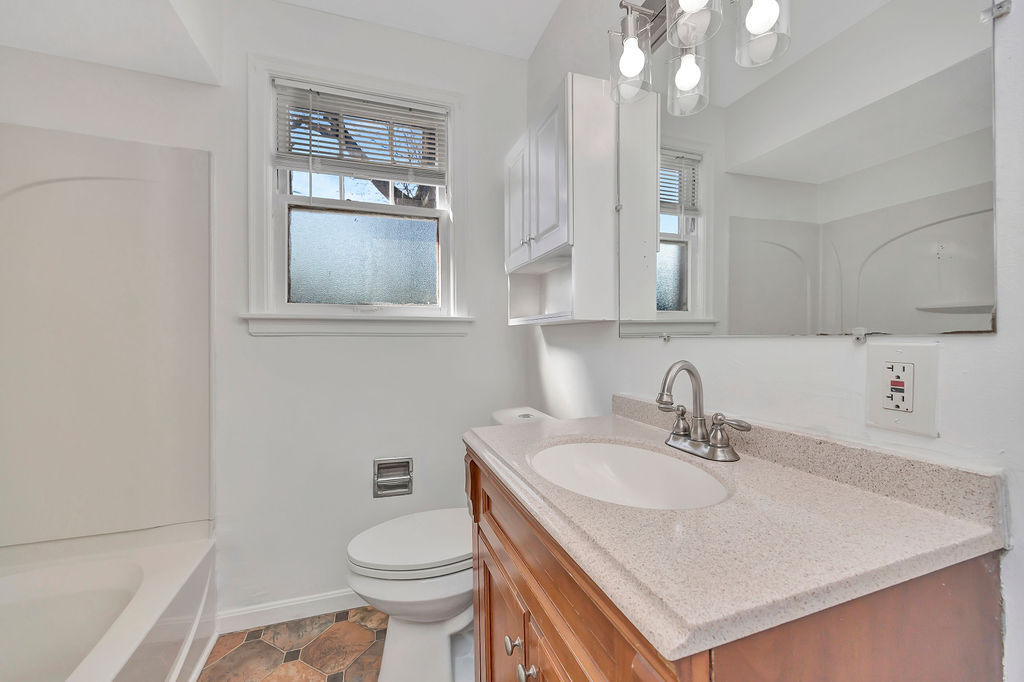 Building Photo - 8253 Brownsway Ln