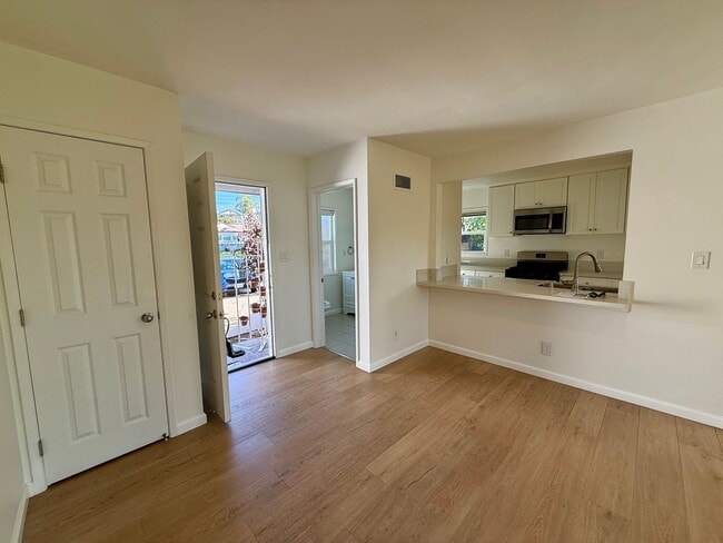 Building Photo - 6856 Newberry St