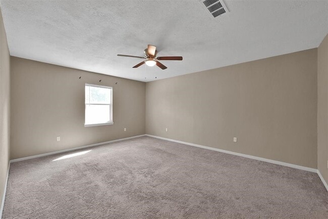 Building Photo - 696 Ravensworth Dr