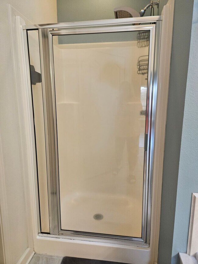 Building Photo - Stunning Executive Custom Built Home with Elite Appliances