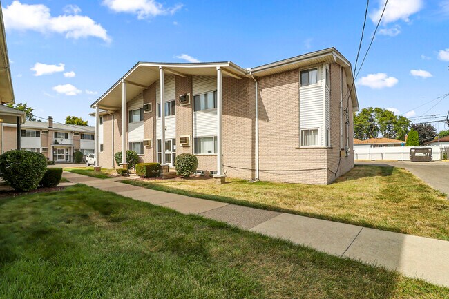 Building Photo - 580 Harrison Blvd