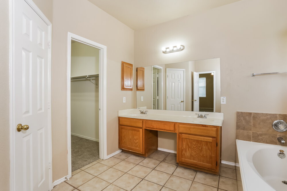 Building Photo - 2713 Meadowview Dr