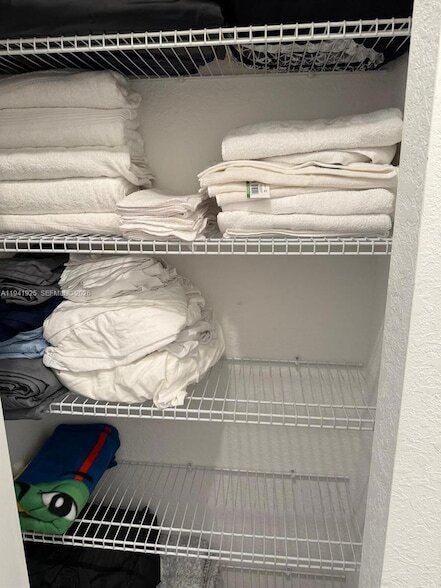 Building Photo - 887 NE 211th St