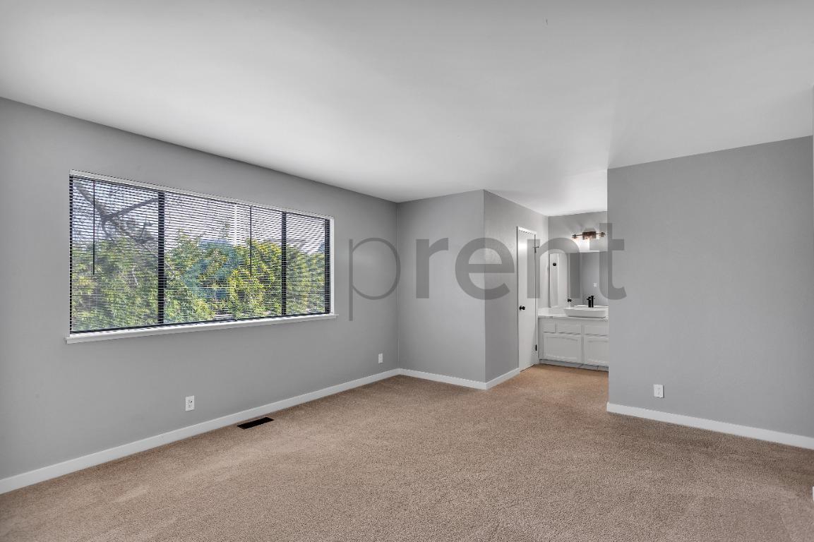 Building Photo - 25 Leslie Ct