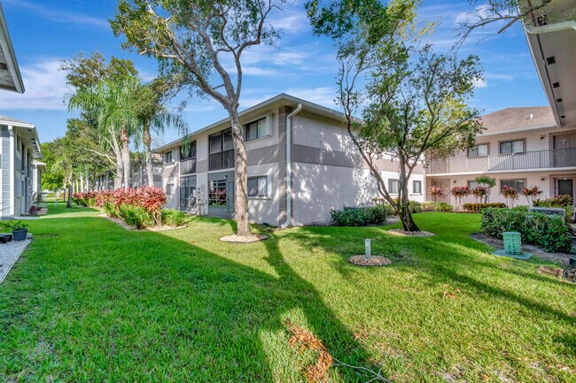 Building Photo - 15364 Lakes of Delray Blvd