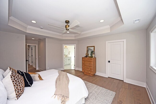 Building Photo - Gorgeous new construction on one of Oakley...