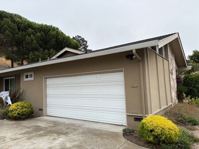 Building Photo - 3307 Shasta Dr