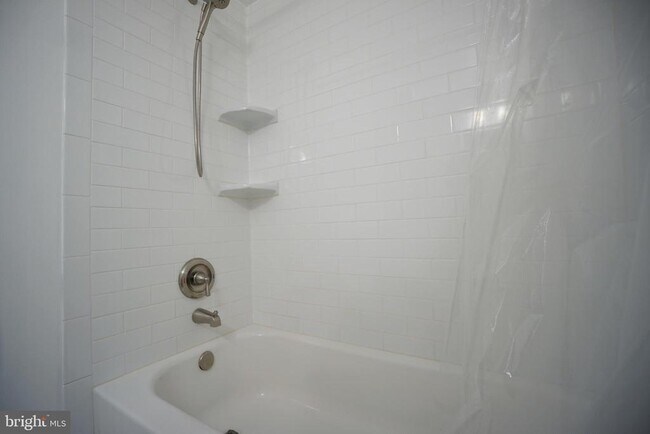 Building Photo - 322 Sugarland Run Dr