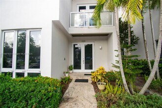 Building Photo - 6320 NW 104th Path