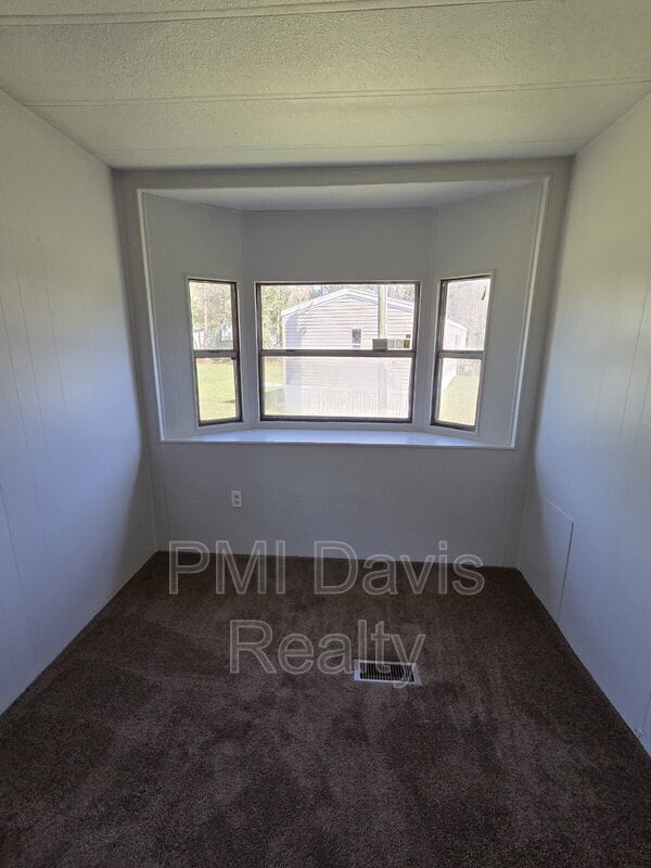 Building Photo - 5260 US-17