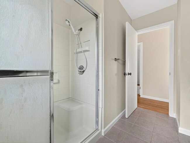 Building Photo - Single level home, convenient, charming neighborhood