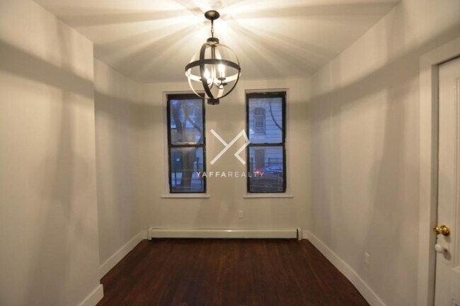 Building Photo - 2 bedroom in Flushing NY 11385